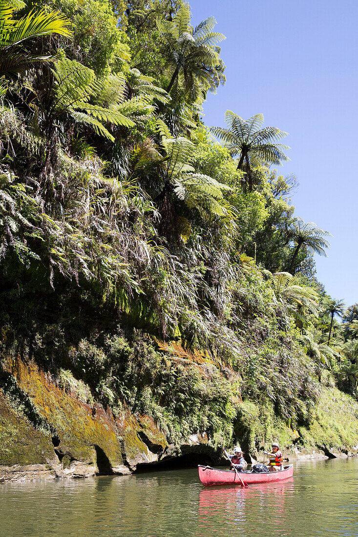 A girl and a woman on a canoe trip on the Whanganui River, North Island, New Zealand