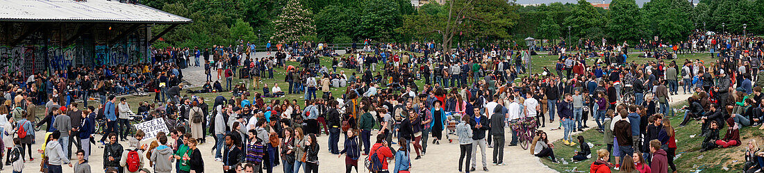 Goerlitzer Park, Crowd of young people, Kreuzberg, Berlin