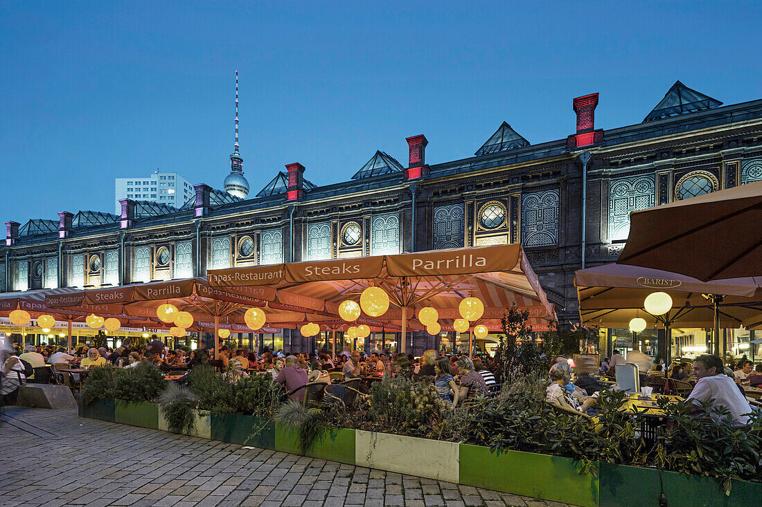 Berlin, hackesch market in summer, tourist magnet with cafes, restaurants, S-Bahn station, people