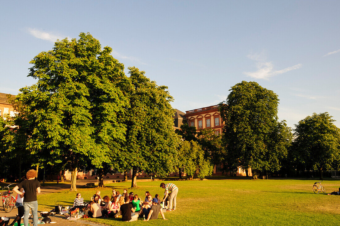 Students in the palace gardens, university, Mannheim, Baden-Wuerttemberg, Germany