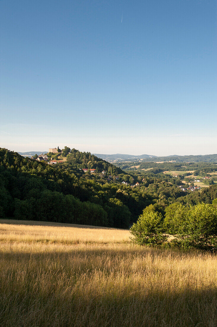 landscape and Lindenfels castle, Bergstrasse, Odenwald, Hesse, Germany