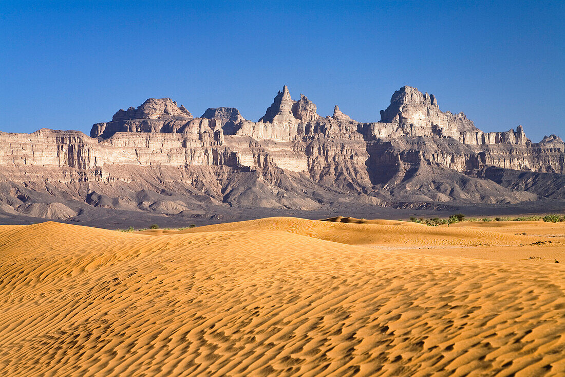 Sand dunes and mountains, Idinen, Libya