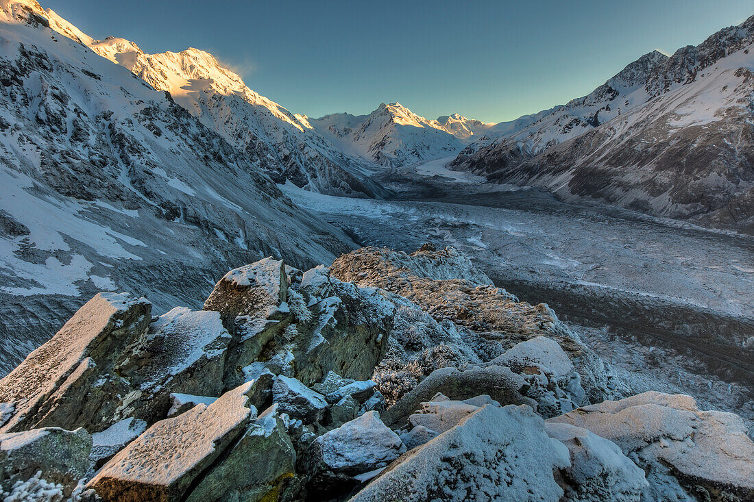 Snow-covered boulders on Ball Pass with Tasman Glacier below, Mount Cook National Park, Canterbury, New Zealand