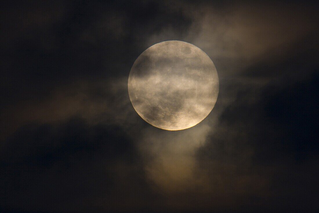Full moon, Groningen, Netherlands