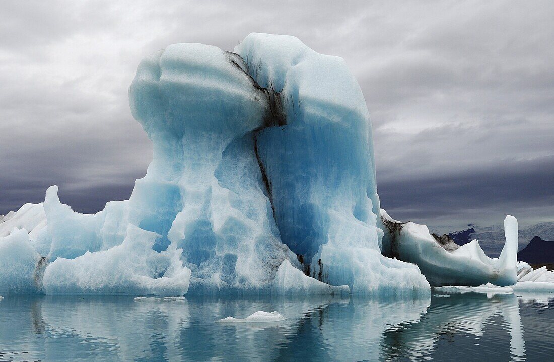Icebergs in Lake Jokulsarlon, Skaftafell National Park, Iceland