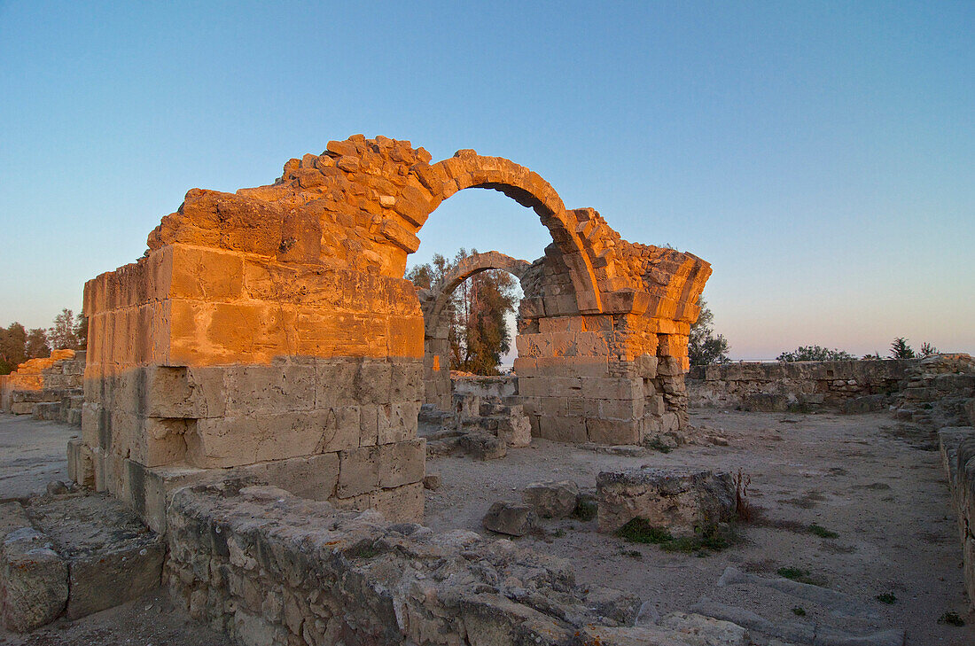 Archäologischer Park, Torbogen der fränkischen Festung Saranta Kolones, Néa Páfos, Südwest Zypern