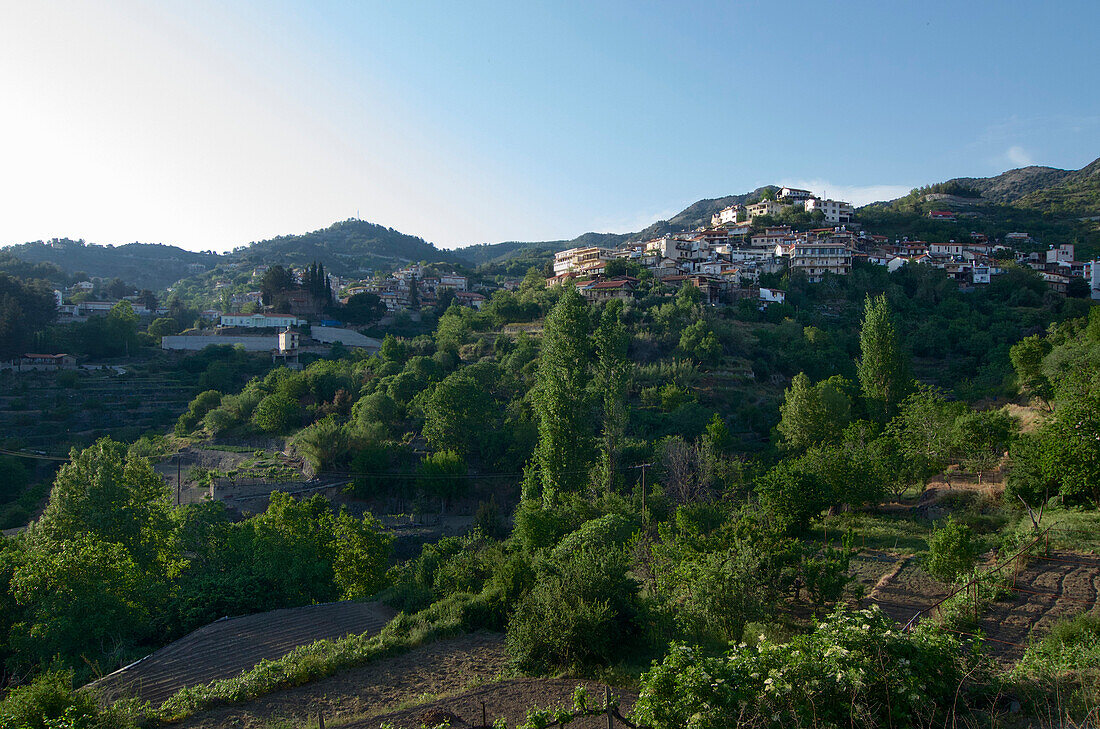 Agios am Hang der Berge des Troodos Gebirge, Zypern