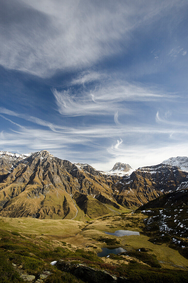 Bergseen unterhalb des Tomülpass, Safiental, Bündner Alpen, Kanton Graubünden, Schweiz