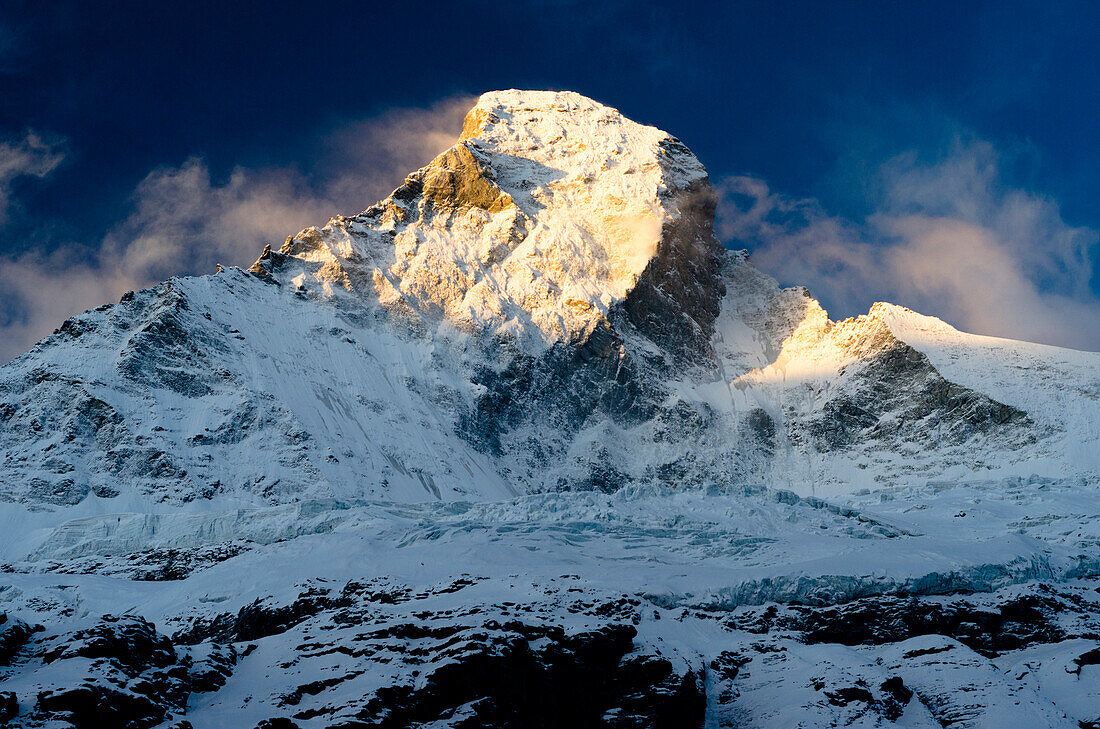 Die Nordwand des Matterhorns am frühen Morgen, Walliser Alpen, Kanton Wallis, Schweiz