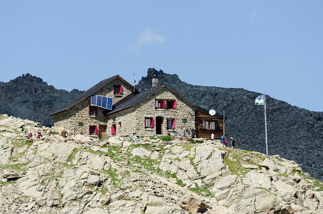 Die Berghütte namens Cabane des Aiguilles Rouges, Val d'Hérens, Walliser Alpen, Kanton Wallis, Schweiz
