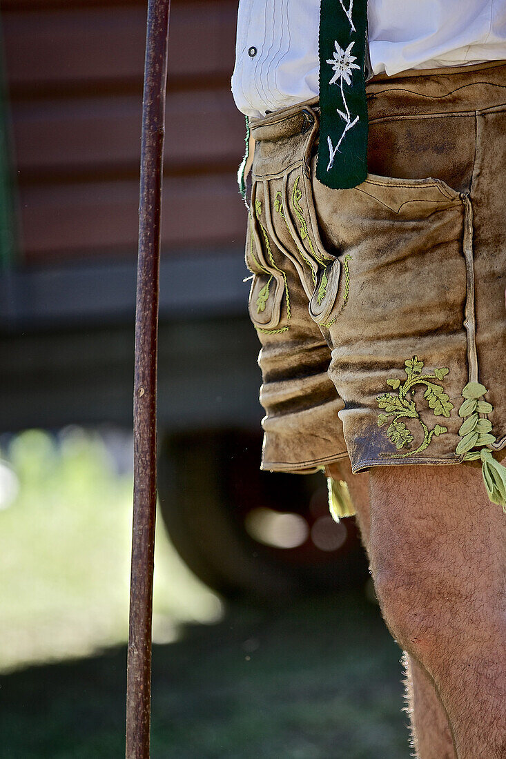 Mann in Tracht, Viehscheid, Allgäu, Bayern, Deutschland