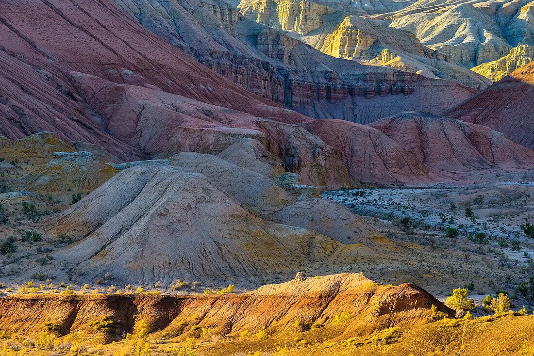 Aktau Mountains (White Mountains), desert landscape with colorful sandstone mountains, Altyn Emel National Park, Almaty Region, Kazakhstan, Central Asia, Asia