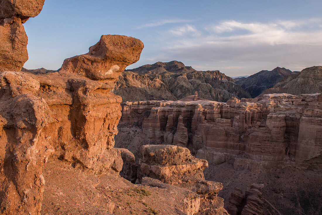 Sandsteinformationen im Scharyn Canyon, Tal der Schlösser, Scharyn Nationalpark, Region Almaty, Kasachstan, Zentralasien, Asien