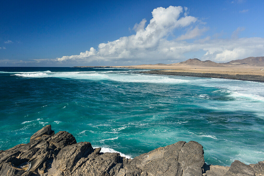 Coastal landscape and beach, Playa de Ojas, Parque Natural de Jandia, Fuerteventura, Canary Islands, Spain