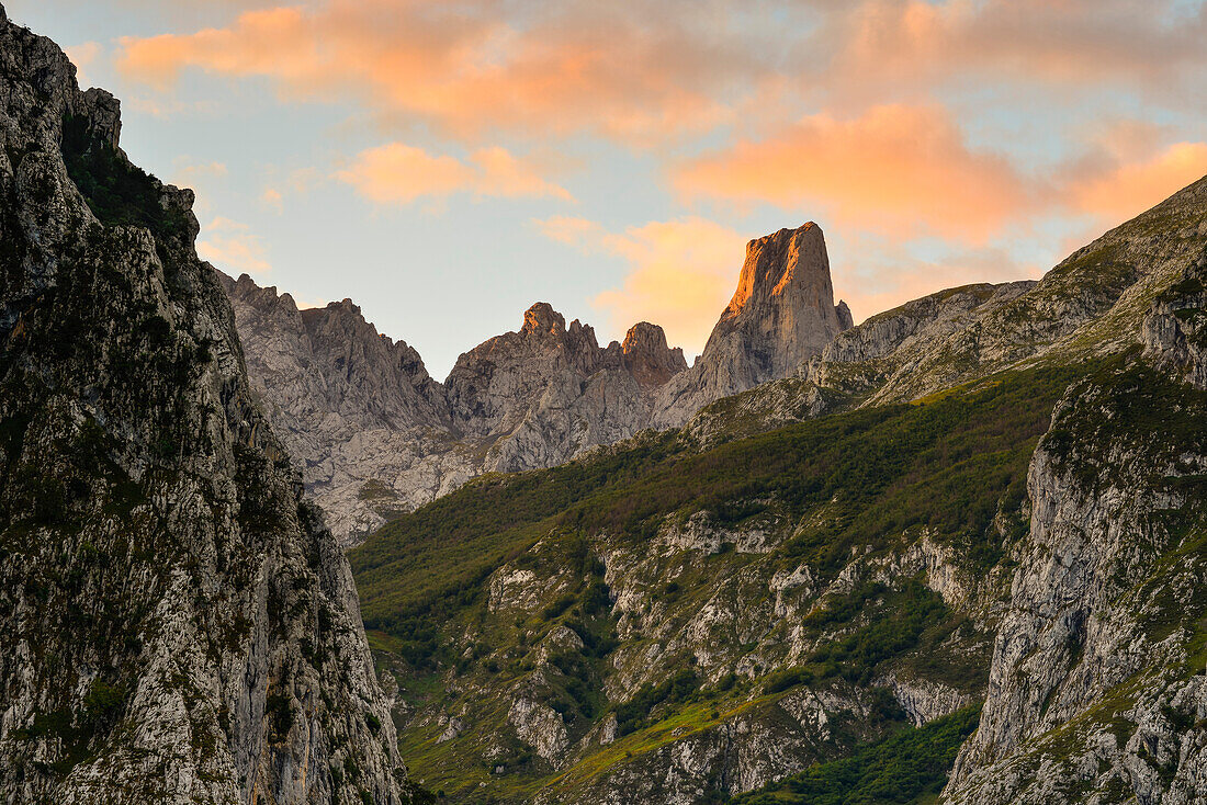 View from Camarmeña  to Naranjo de Bulnes with El Urriello at sunset,  Cabrales, mountains of Parque Nacional de los Picos de Europa, Asturias, Spain