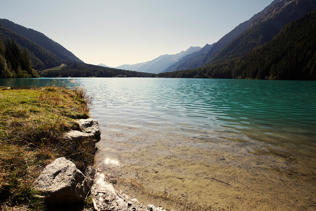 Blick über Antholzer See, Antholzer Tal, Südtirol, Italien