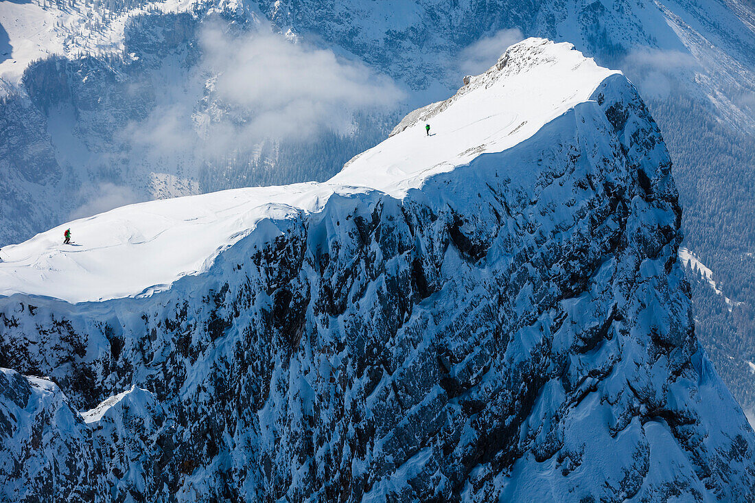 Skifahrer in der Neue-Welt-Abfahrt, Zugspitze, Ehrwald, Tirol, Österreich