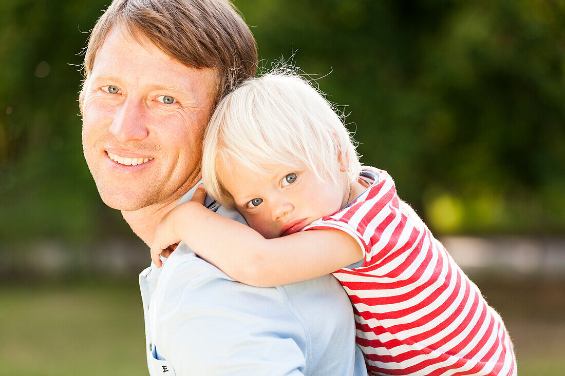 two-year-old girl on her father's back, Speyer, Rheinland-Pfalz, Germany