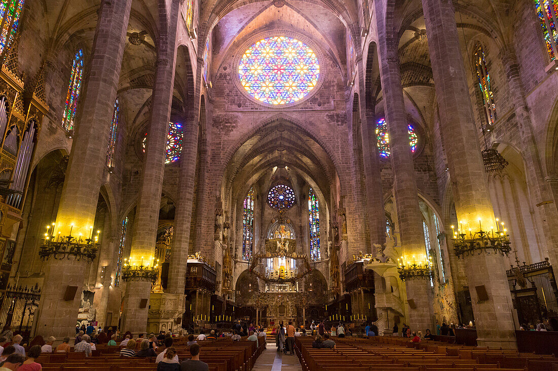 Innenansicht der Kathedrale La Seu, Palma de Mallorca, Mallorca, Balearen, Spanien, Europa