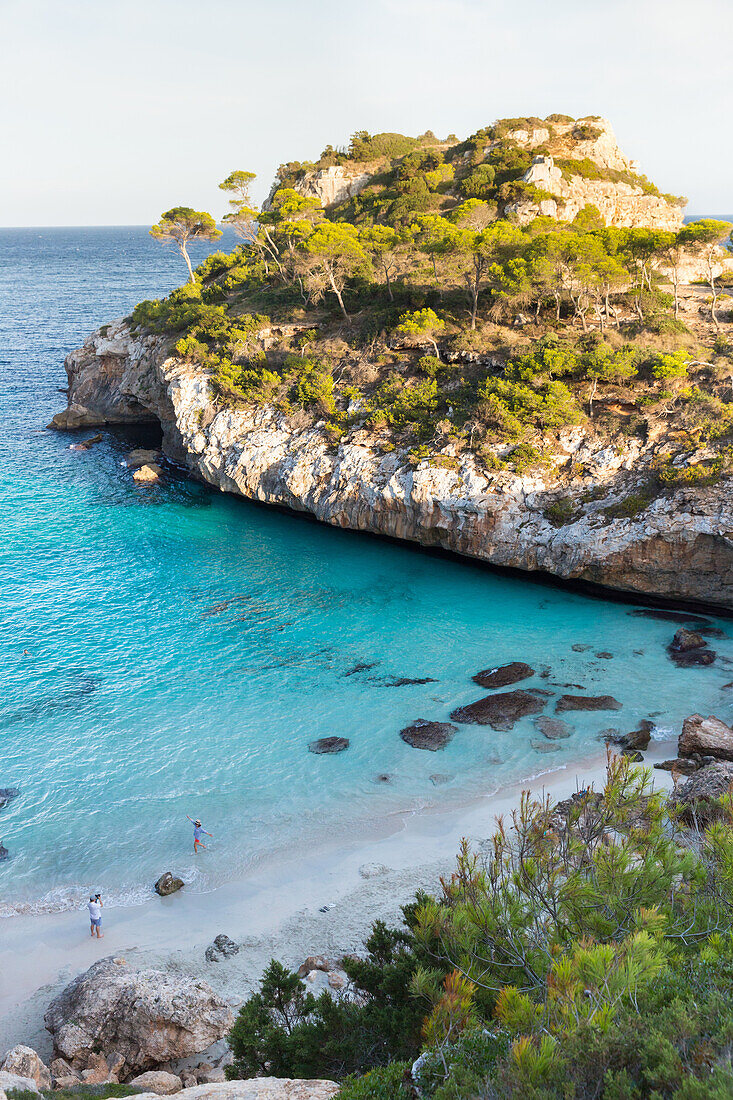 Beach with turquoise blue sea, Calo des Moro, tourists, Mediterranean Sea near Santanyi, Majorca, Balearic Islands, Spain, Europe