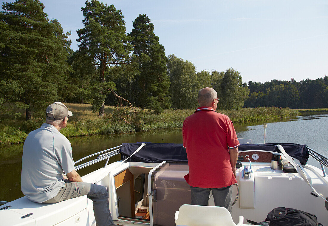 Houseboat between Zaren lock and Schorfheide lock, River Havel, Brandenburg, Germany, Europe