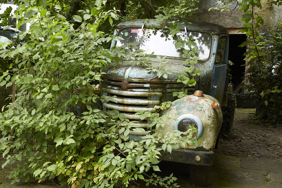 Oldtimer in a garden in the street Katthagen, Steinfurt - Burgsteinfurt , Muensterland , North Rhine-Westphalia , Germany , Europe