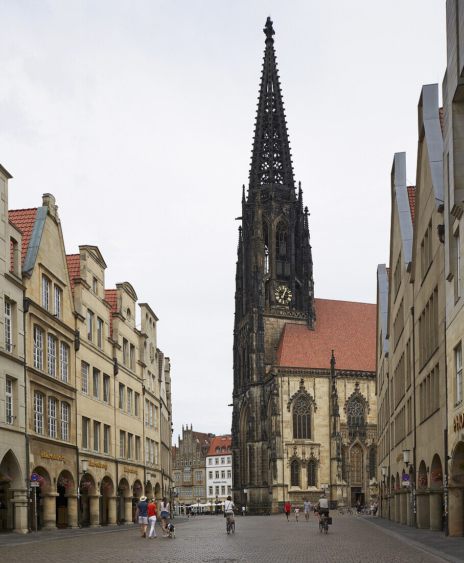 Houses and arcades and St. Lambert's Church at Prinzipalmarkt , Muenster , Muensterland , North Rhine-Westphalia , Germany , Europe