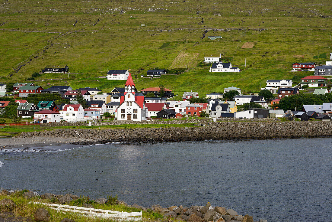 Kirche in Sørvagur (Sörvagur), Insel Vagar, Färöer Inseln (Føroyar)