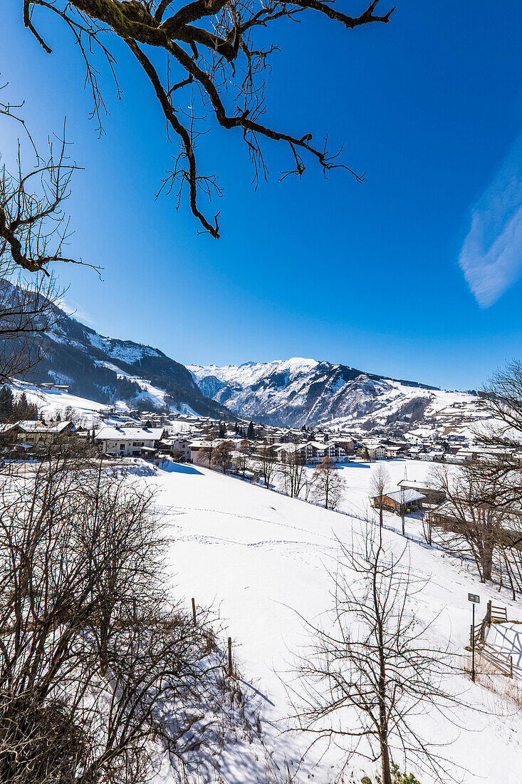 Blick auf Kaprun und das Kitzsteinhorn, Salzburger Land, Österreich