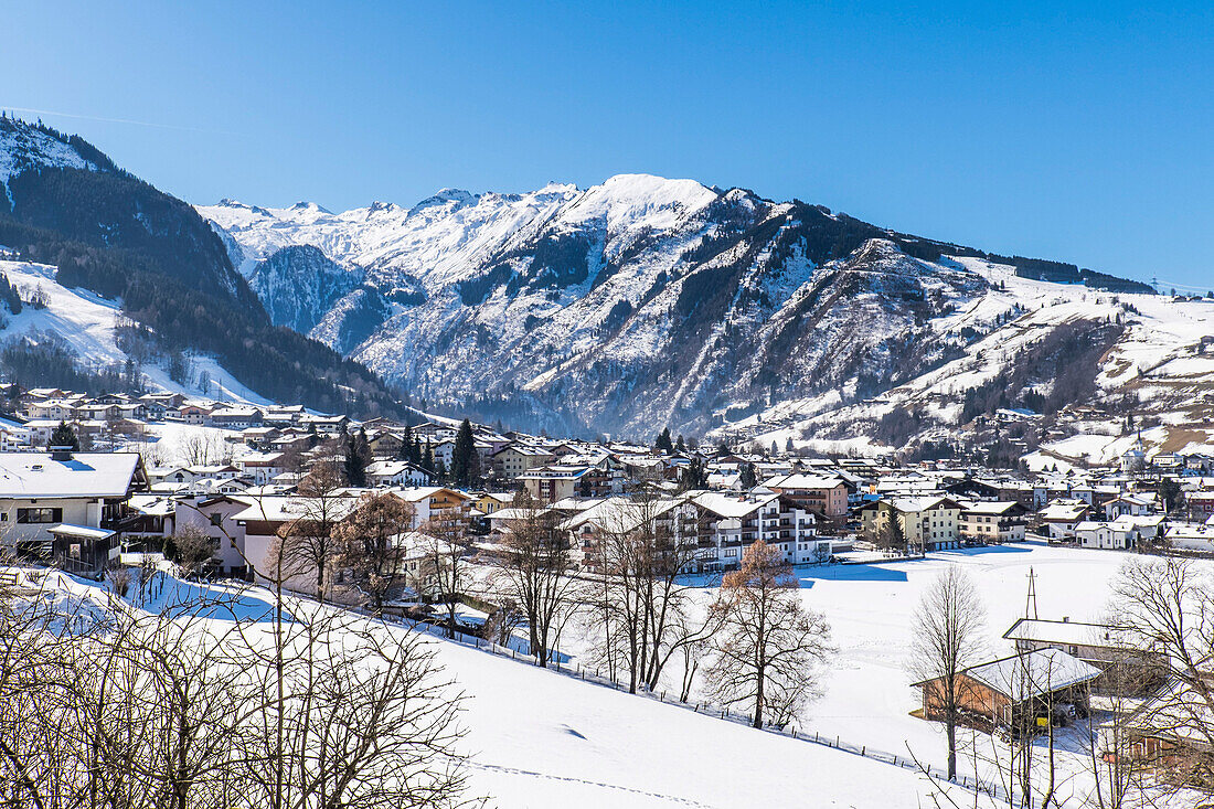 Blick auf Kaprun und das Kitzsteinhorn, Salzburger Land, Österreich