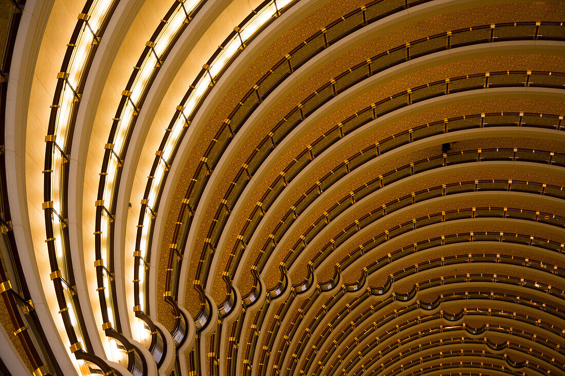 Blick ins Atrium des Grand Hyatt Hotel im Jin Mao Tower Hochhaus, Pudong, Shanghai, China, Asien
