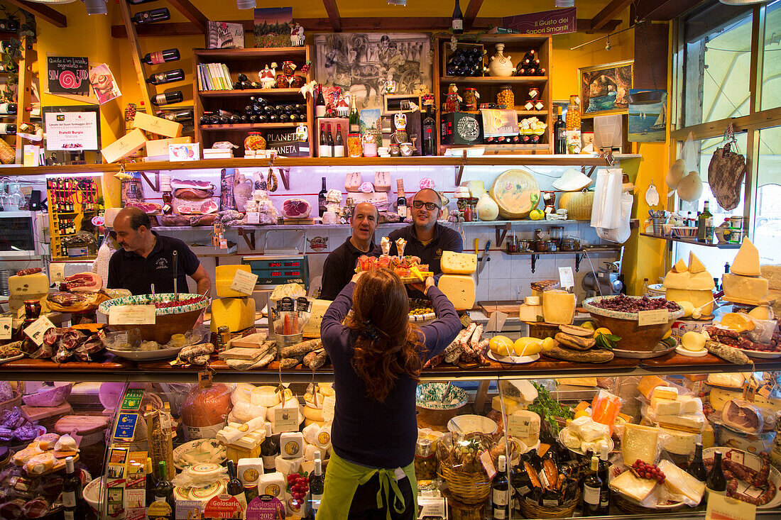 Fratelli Burgio delicatessen shop and restaurant, Syracuse, Sicily, Italy