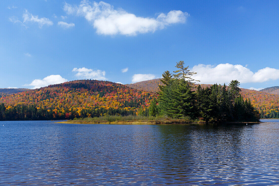 Autumn color at Monroe Lake, Park Mont Tremblant, Province Quebec, Canada