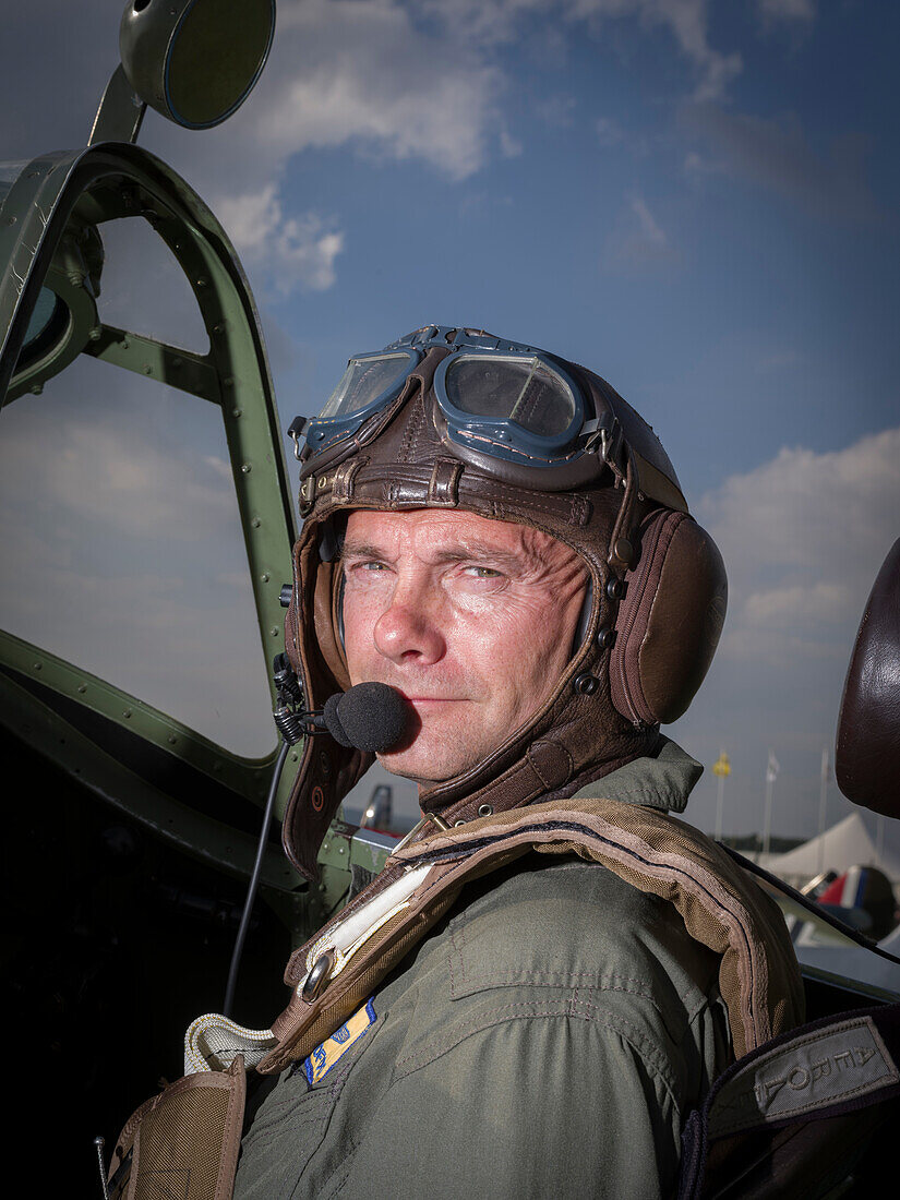 Lee Proudfoot, Spitfire pilot, Goodwood Revival 2014, Racing Sport, Classic Car, Goodwood, Chichester, Sussex, England, Great Britain