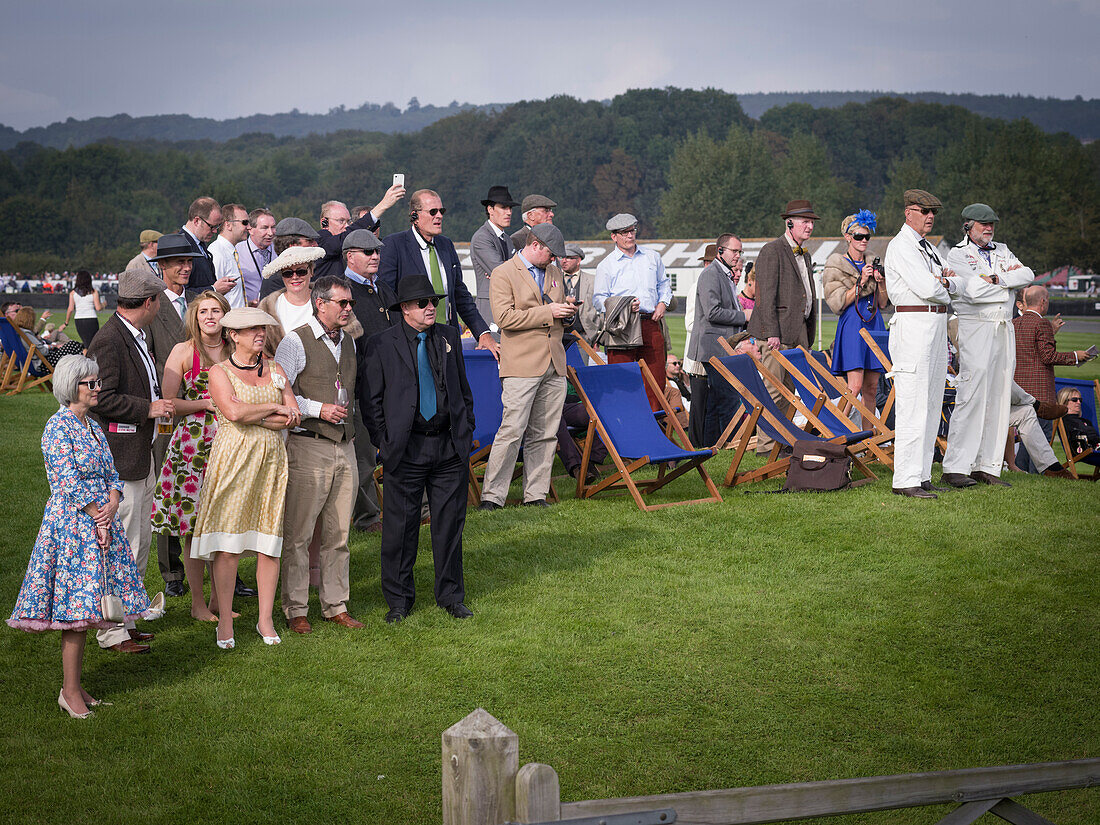 Besucher, Goodwood Revival 2014, Rennsport, Autorennen, Classic Car, Goodwood, Chichester, Sussex, England, Großbritannien