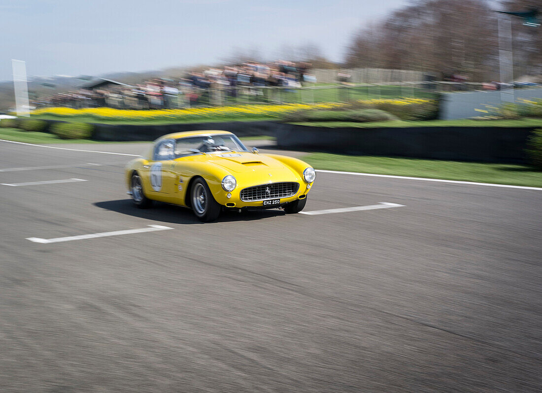 Ferrari 250 GT SWB/C, driver Jackie Oliver, 72nd Members Meeting, racing, car racing, classic car, Chichester, Sussex, United Kingdom, Great Britain