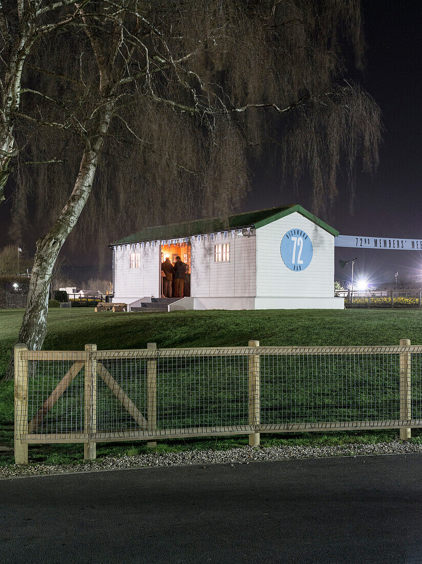 Bar, 72nd Members Meeting, Rennsport, Autorennen, Classic Car, Goodwood, Chichester, Sussex, England, Großbritannien