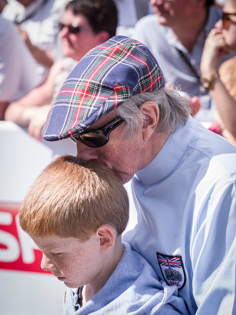 Sir Jackie Stewart und Enkel, Goodwood Festival of Speed 2014, Rennsport, Autorennen, Classic Car, Goodwood, Chichester, Sussex, England, Großbritannien