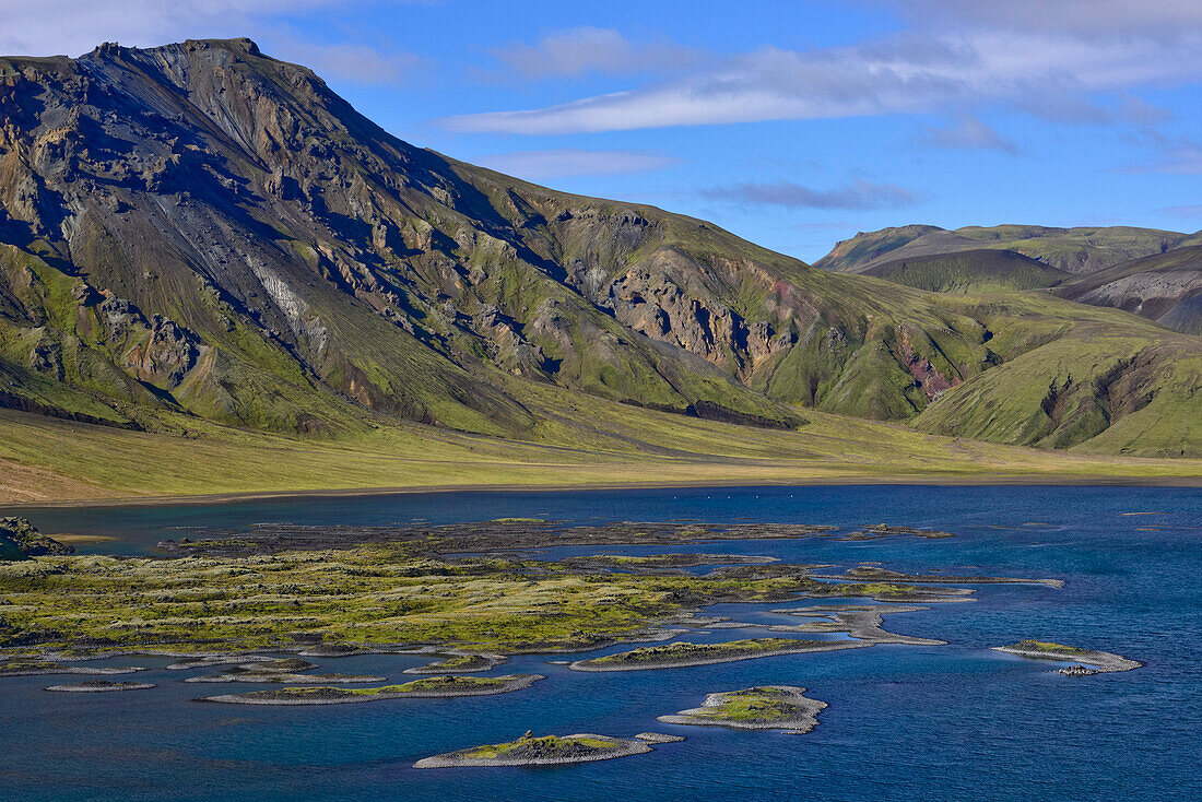 Inseln im See Frostastadavatn zwischen Landmannalaugar und Fjallabak, Hochland, Südisland, Island, Europa