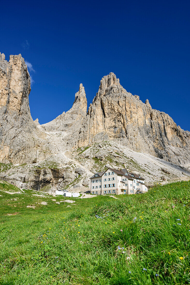 Hut Alimontahuette with Vajolettuerme, valley of Vajolet, Rosengarten range, UNESCO world heritage Dolomites, Dolomites, Trentino, Italy