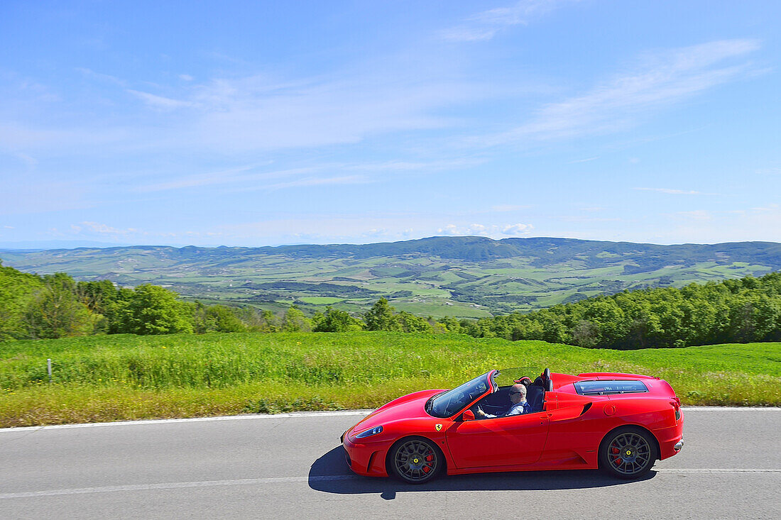 Ferrari Spider, Cabrio, Ferrari Tribute Club, Oldtimer, on the road the Tuscan landscape, Oldtimer, Racing cars, Mille Miglia, 1000 Miglia, 2014, 1000 Meilen, near Radicofani, Tuscany, Italy, Europe