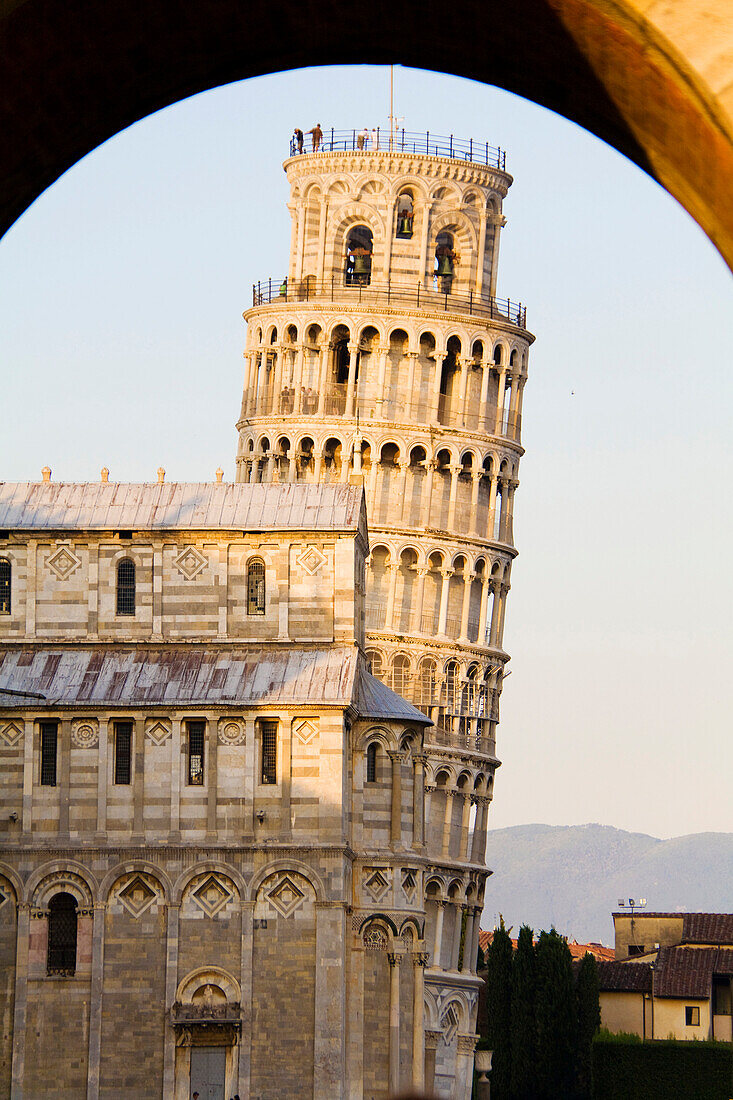 View of the Leaning Tower of Pisa beyond archway, Pisa, Toscano, Italy, Pisa, Toscano, Italy