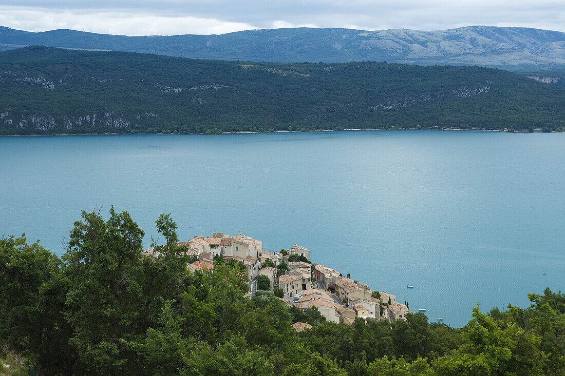 Sainte-Croix-de-Verdon, village, Lac de Sainte-Croix, artificial lake, Alpes-de-Haute-Provence, Provence, France, Europe