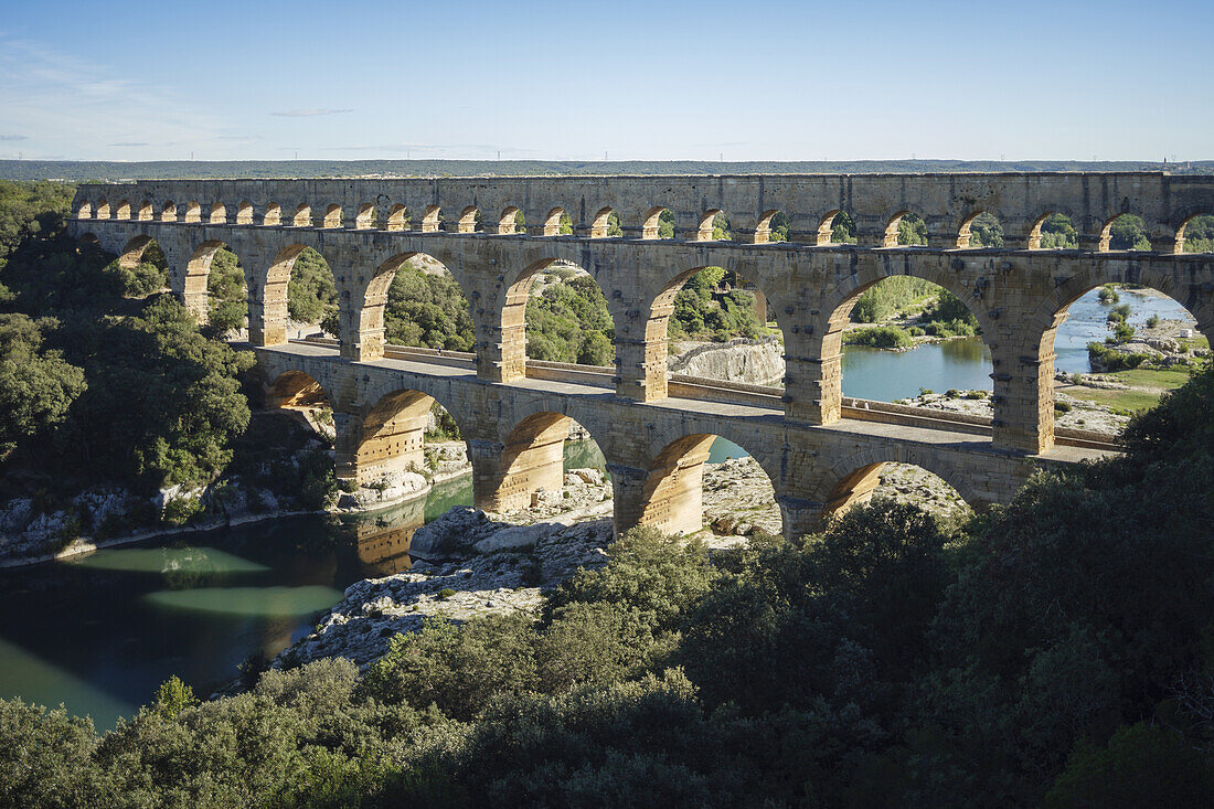 Pont du Gard, römischer Aquädukt und Brücke über den Fluss Gardon, 1.Jhd., Unesco Welterbe, Gard, Provence, Languedoc-Roussillon, Frankreich, Europa