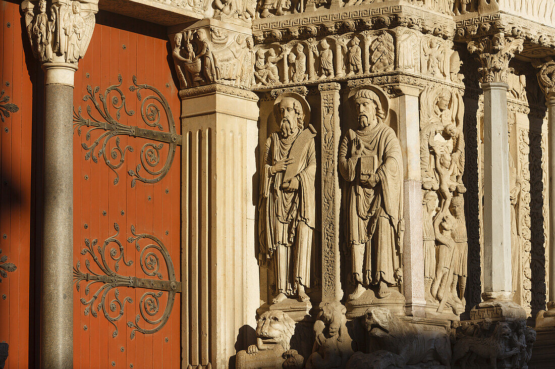 Westportal der Basilika Saint-Trophime, 12.Jhd., Arles, Bouches-du-Rhone, Provence, Frankreich, Europa