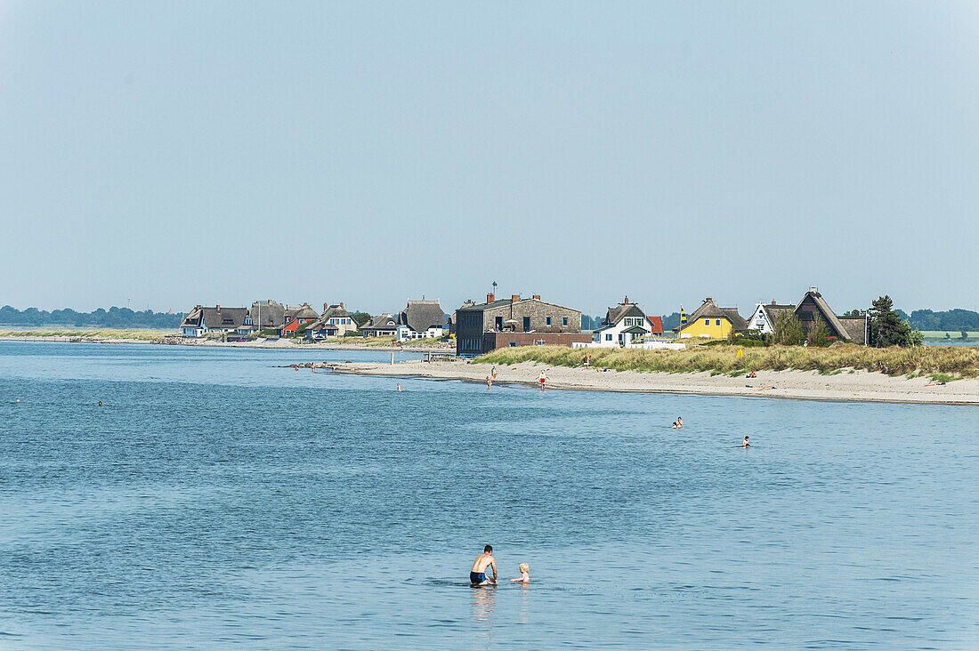 Blick auf Häuser der Halbinsel Steinwarder in Heiligenhafen, Schleswig-Holstein, Ostsee, Norddeutschland, Deutschland