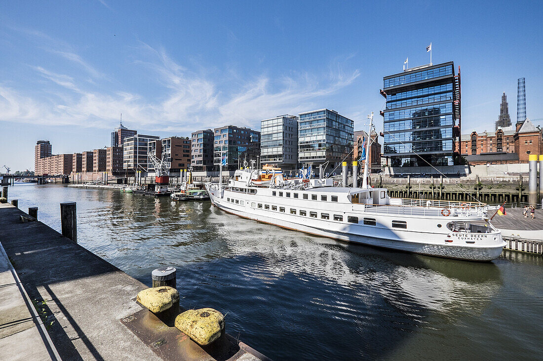 modern living at Sandtorkai in Hafencity, Hamburg, Germany