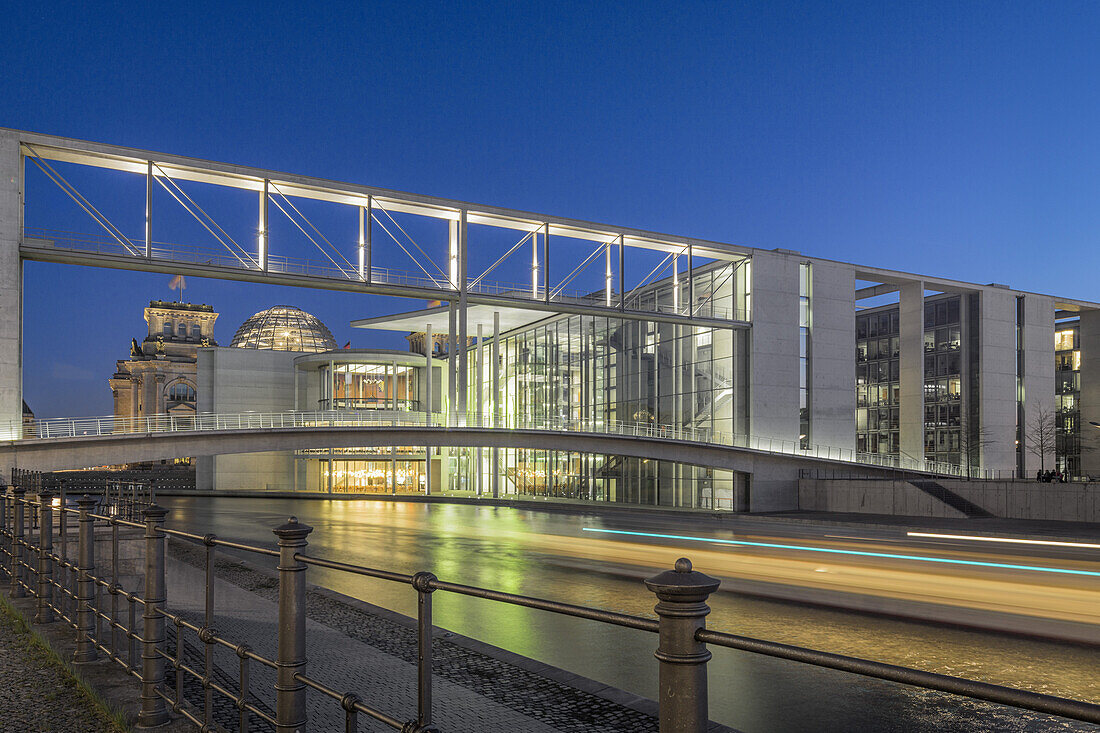 Government district in the evening, Paul Loebe building, Spree, Berlin, Germany