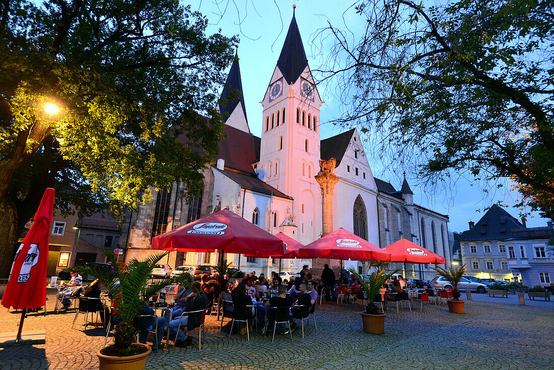 Cathedral on Domplatz square in the evening, Eichstaett, Altmuehltal valley, Upper Bavaria, Bavaria, Germany