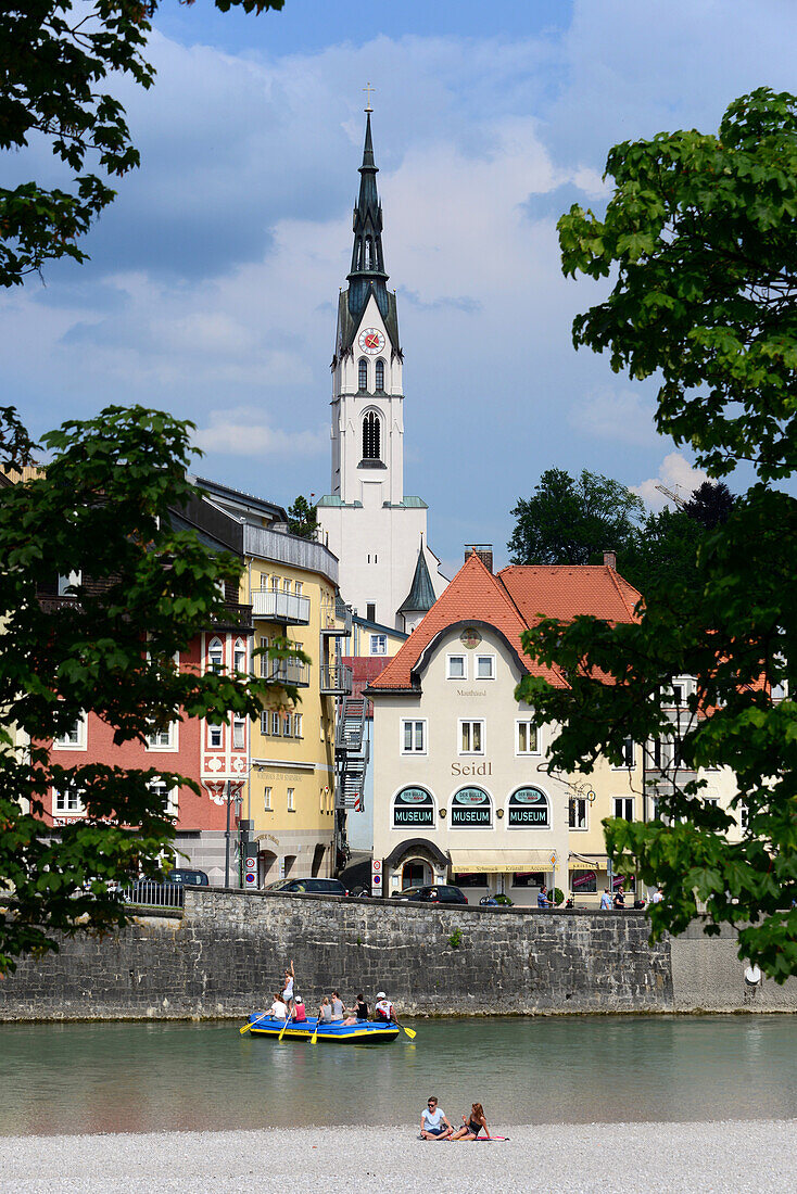 Bad Tölz an der Isar mit Stadtpfarrkirche, Oberbayern, Bayern, Deutschland